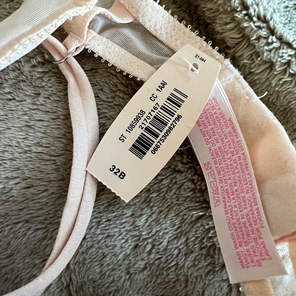 Victoria’s Secret very sexy bra - Picture 7 of 8